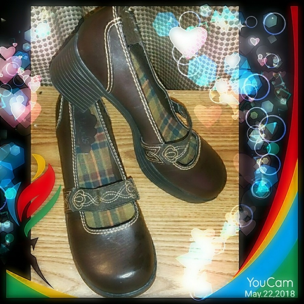 Brown semi platform shoes. Adorable !